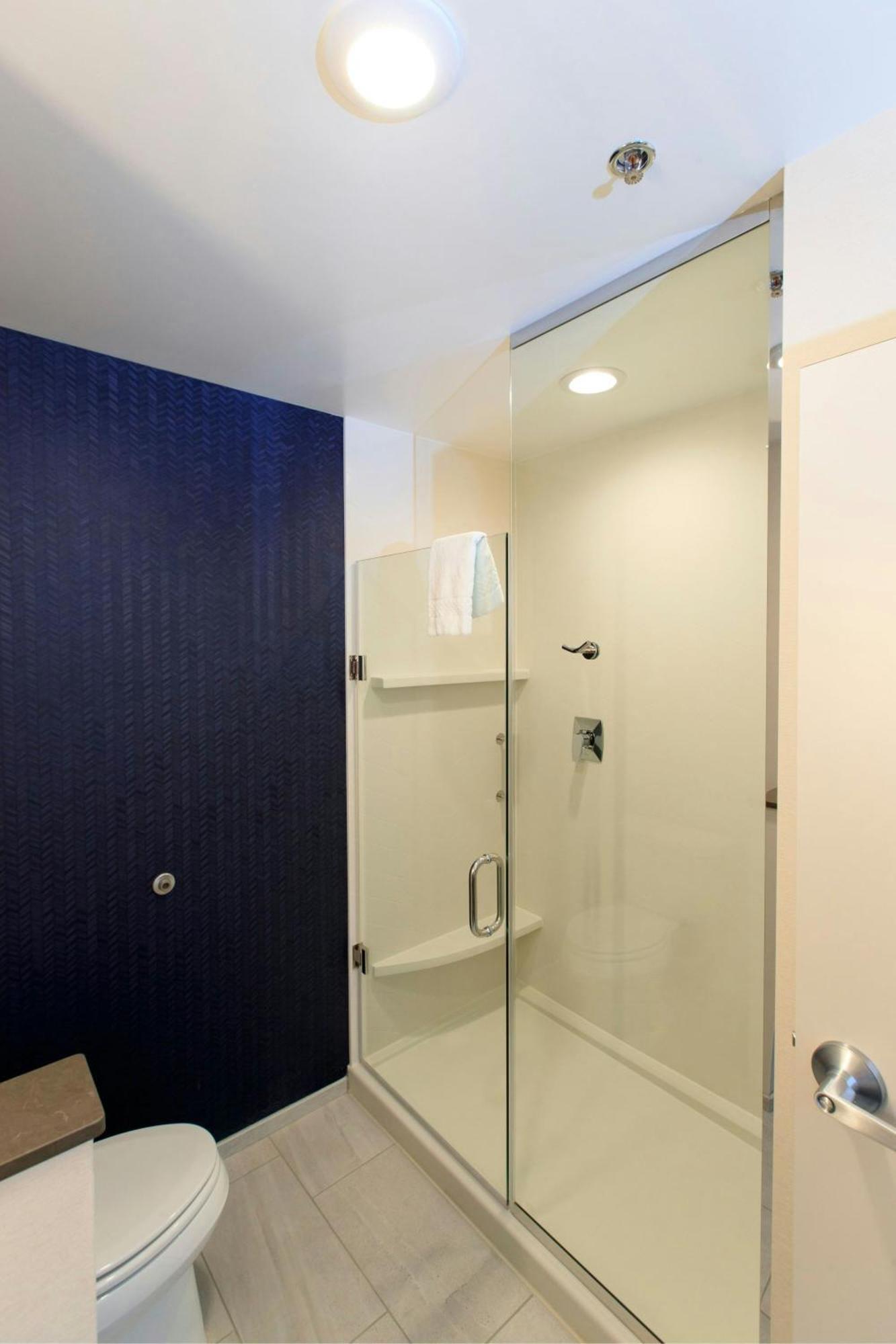 Fairfield Inn & Suites By Marriott Philadelphia Valley Forge/Great Valley Berwyn Exterior photo