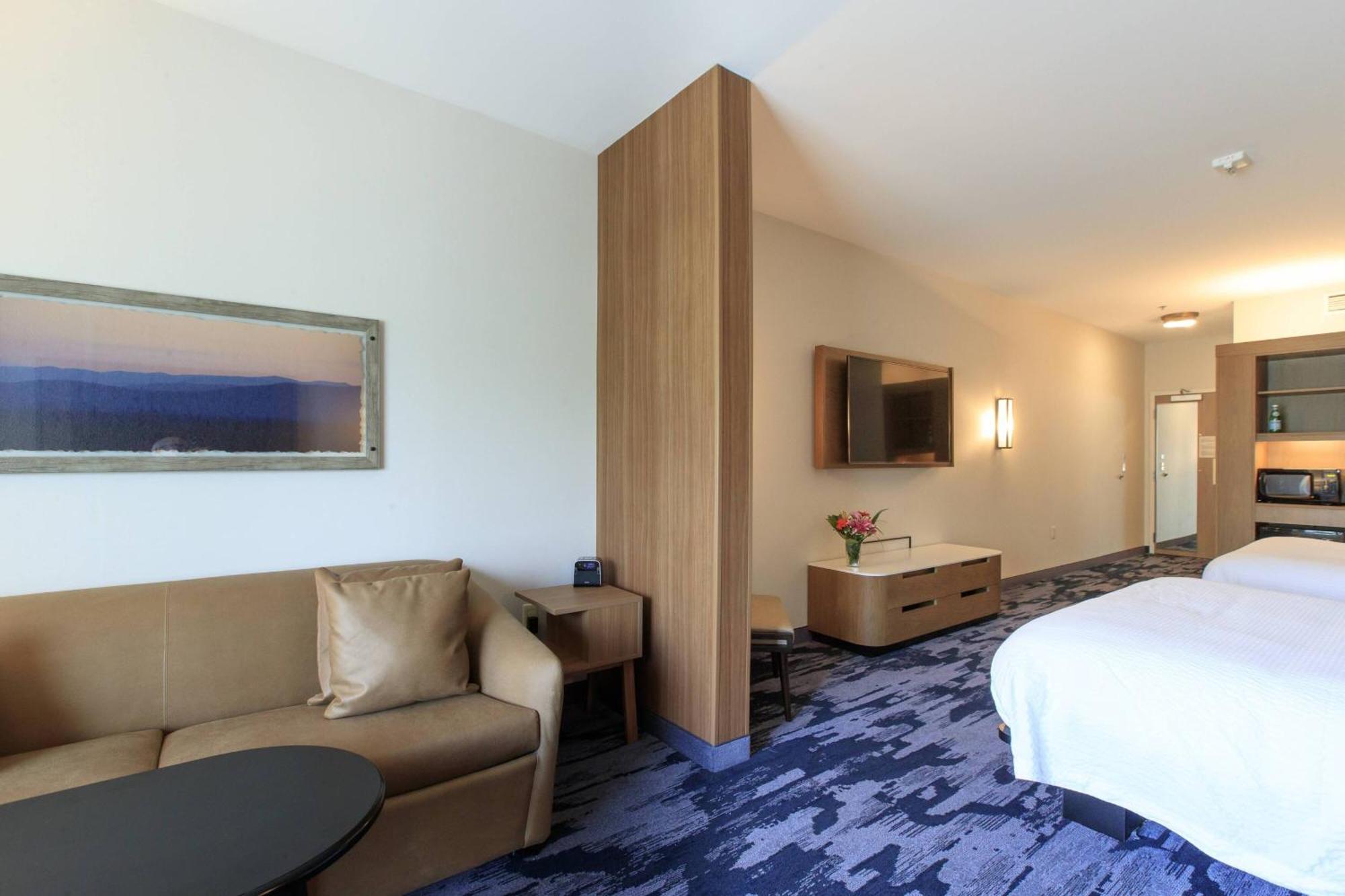 Fairfield Inn & Suites By Marriott Philadelphia Valley Forge/Great Valley Berwyn Exterior photo